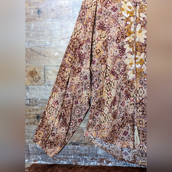 Savannah Jane Floral Embroidered W Ties Hi Lo Tunic - Picture 6 of 16